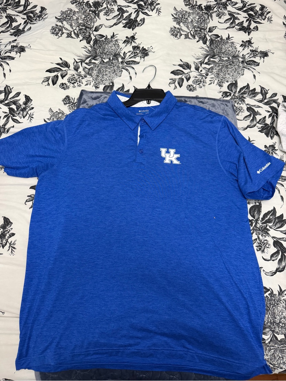 University of Kentucky Columbia collared shirt like new.  Mens xl BBN Wildcats